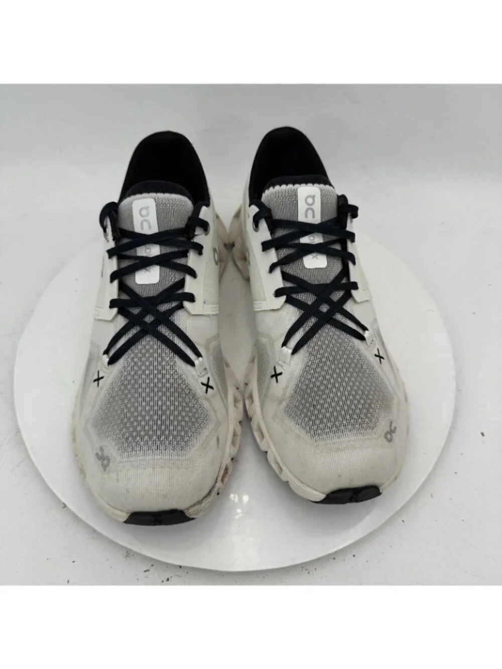 On Cloud X 3 Swiss Engineering Women Size 10 60.98697 White Black Shoes